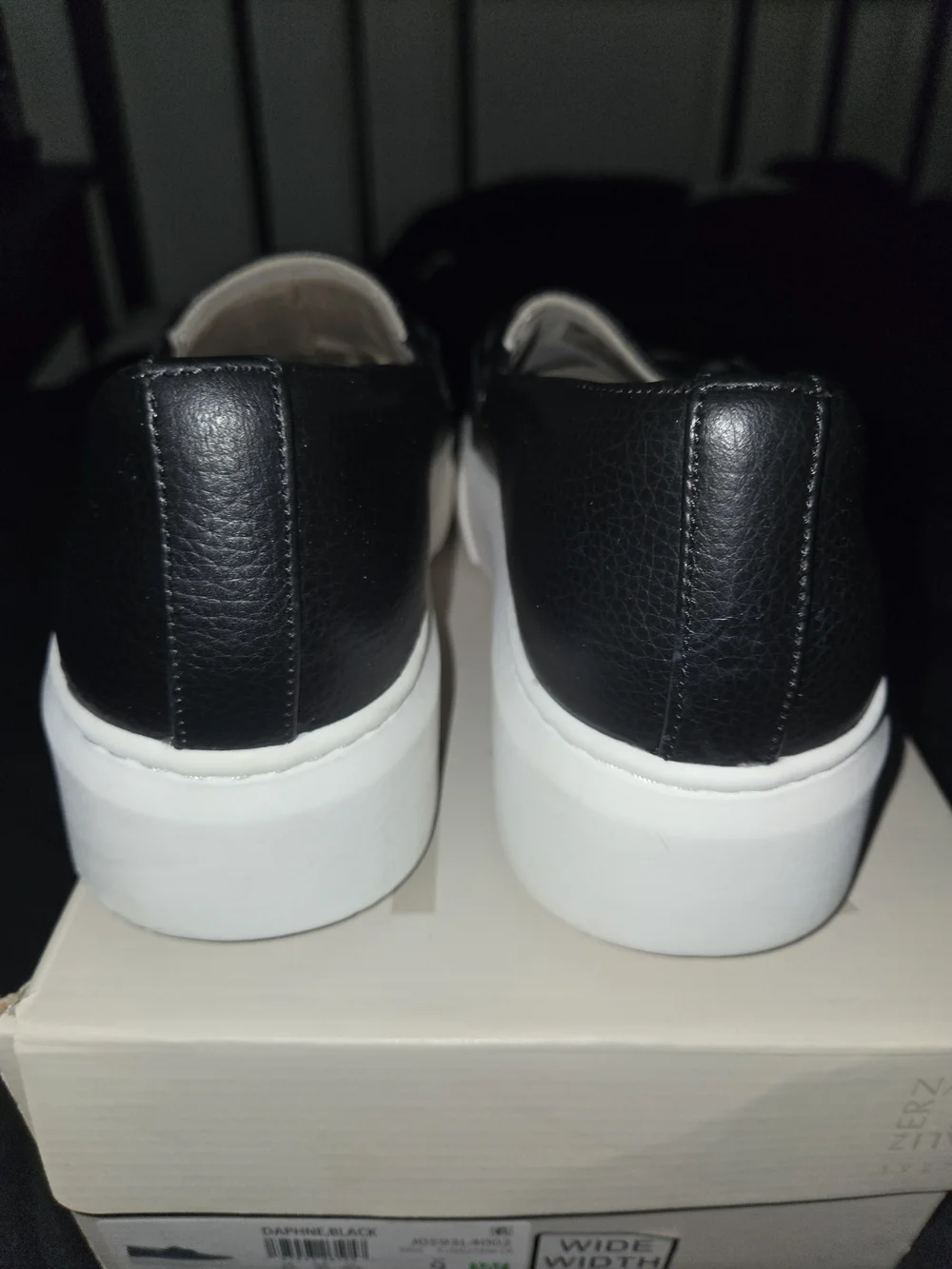 Naturalizer smooth pebbled